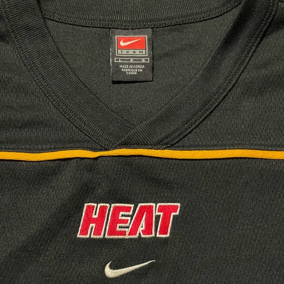Vintage Nike Miami Heat Center Swoosh NBA Shirt - Picture 2 of 7